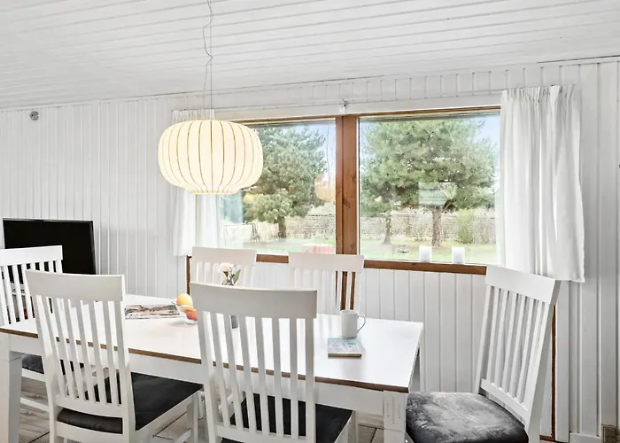 Beautiful In With Kitchen Stege